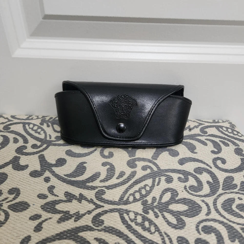Vintage Versace 90's Sunglasses and MEDUSA CASE - Picture 10 of 11
